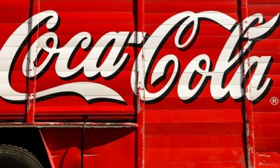  Phiên bản lon “Việt Nam tôi yêu, Coca-Cola tôi yêu” tương tác khách hàng cả Online & Offline            